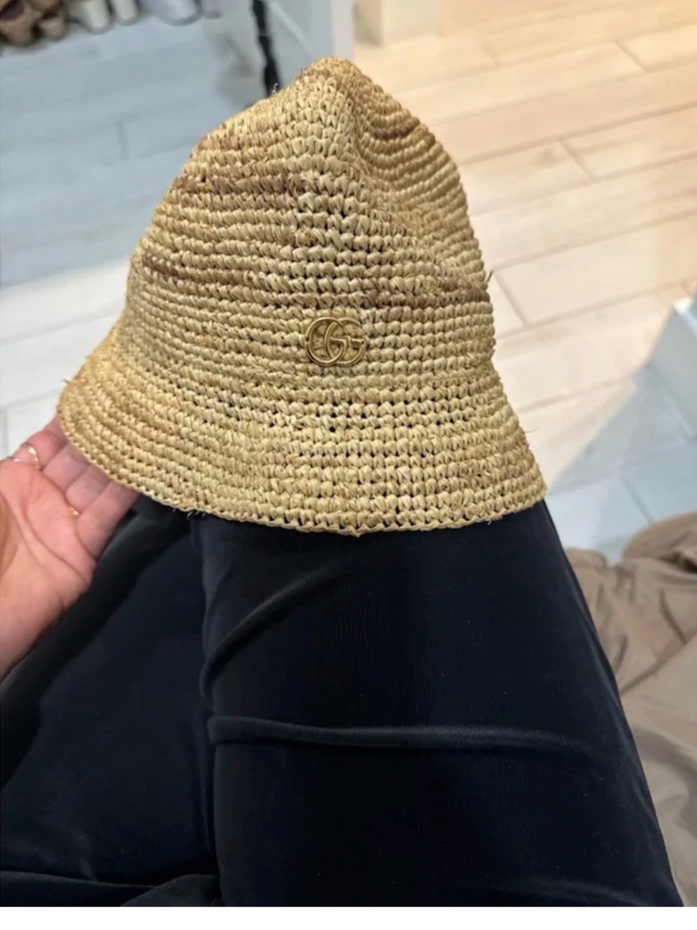 Gucci Beige Straw Bucket Hat with Gold Double G Pin - Picture 3 of 3